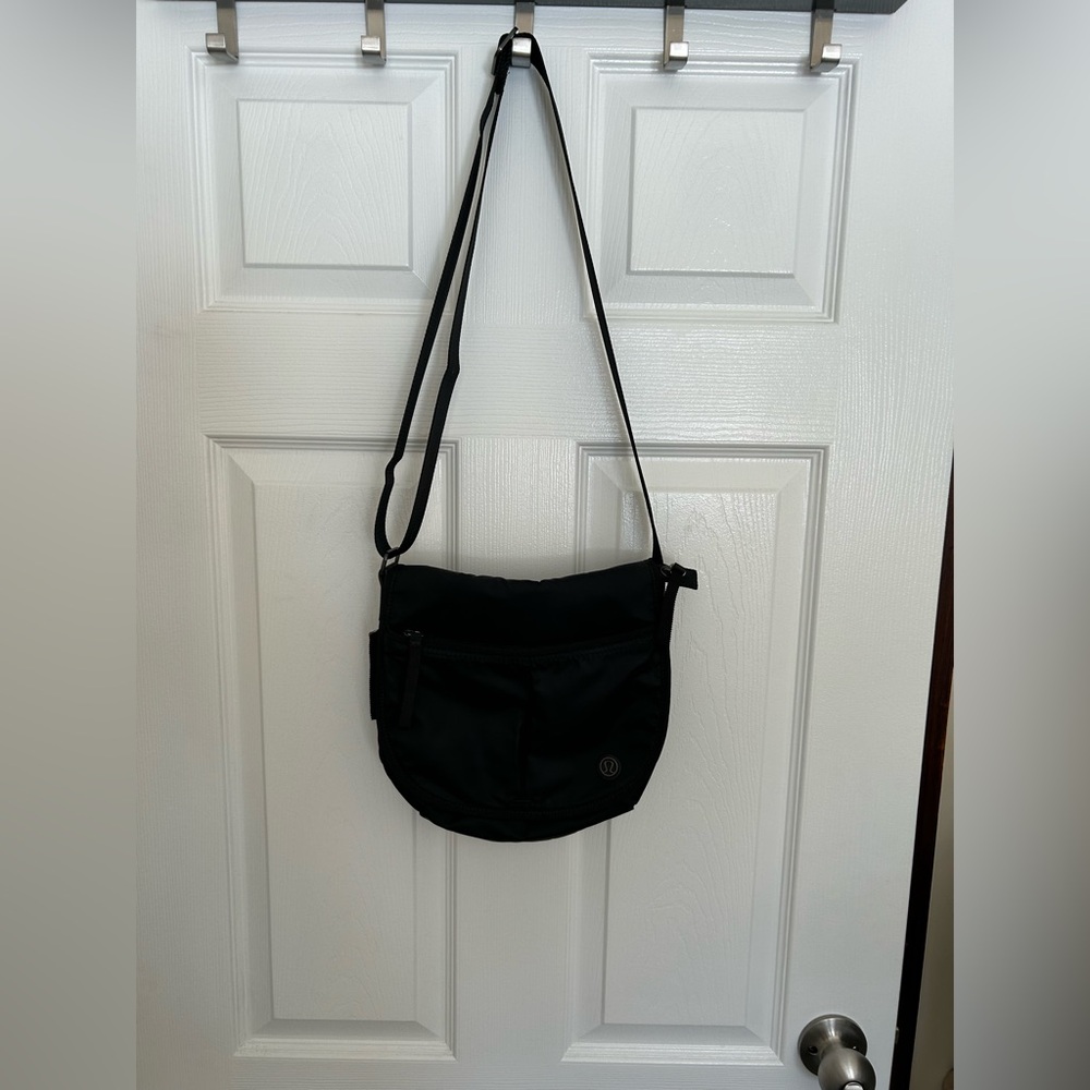 Lululemon The Essentials Bag - Picture 7 of 14